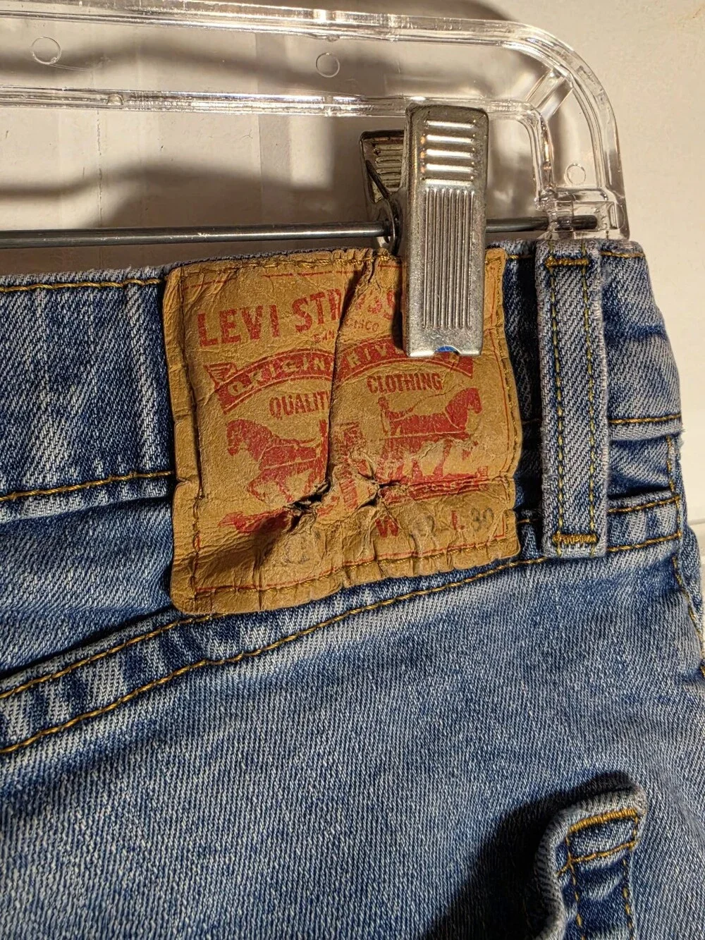 Levis 511 Light Wash Slim Fit Jeans 32 X 30 Has Inner Thigh Wear